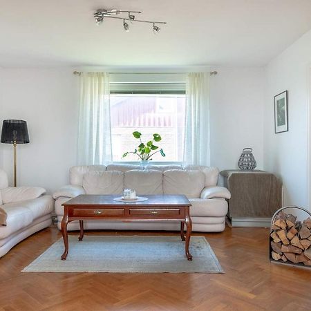 White & Bright Room In A Shared Apartment Gotenburg Buitenkant foto