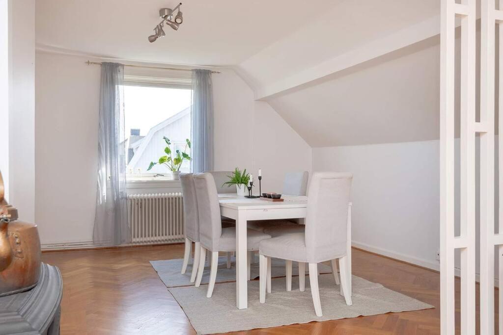 White & Bright Room In A Shared Apartment Gotenburg Buitenkant foto