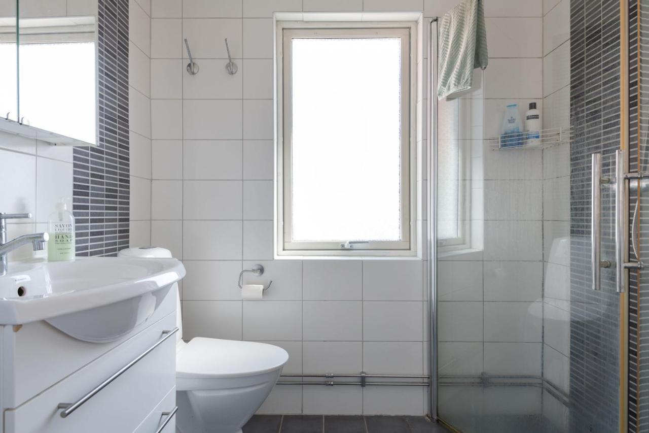 White & Bright Room In A Shared Apartment Gotenburg Buitenkant foto