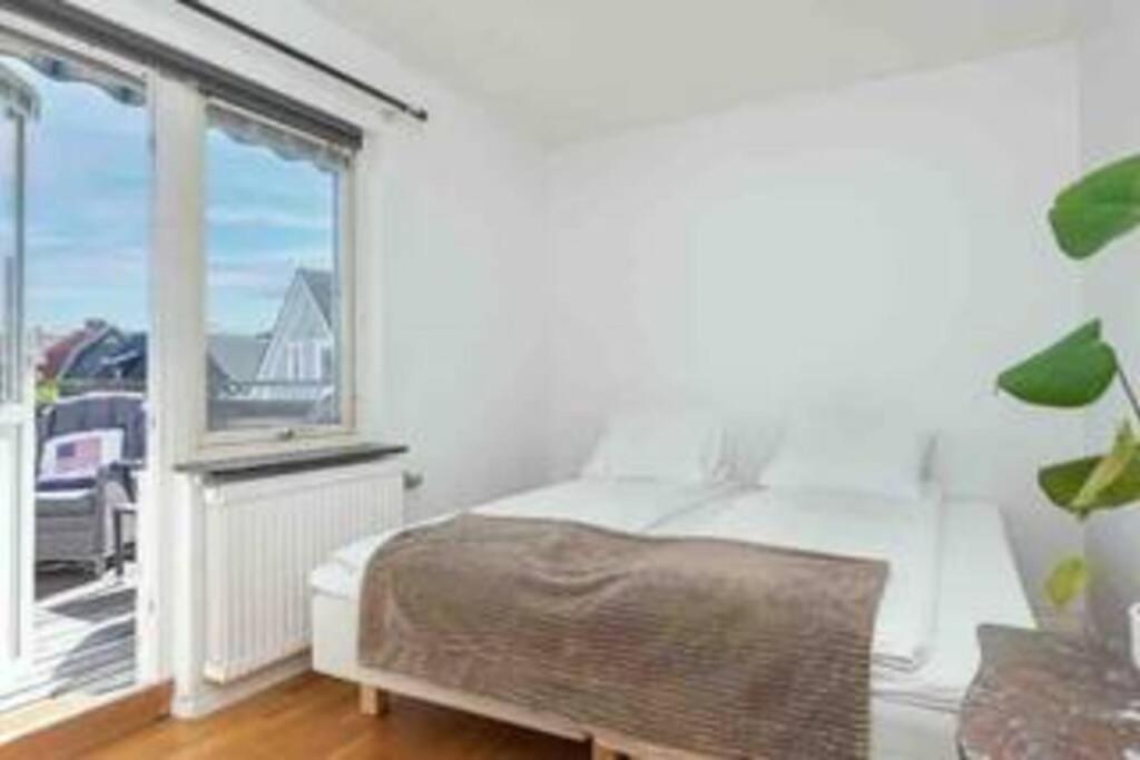 White & Bright Room In A Shared Apartment Gotenburg Buitenkant foto