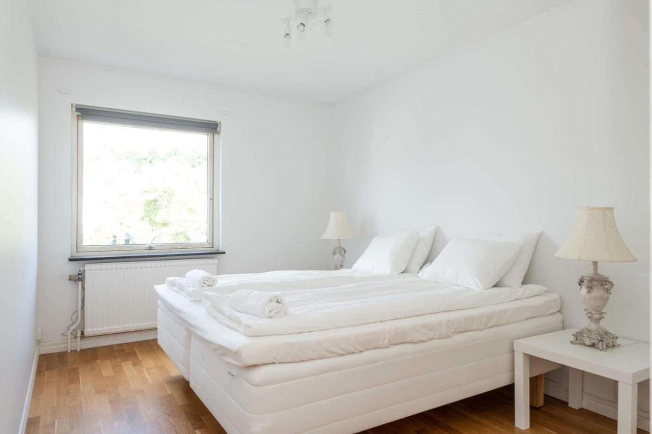 White & Bright Room In A Shared Apartment Gotenburg Buitenkant foto