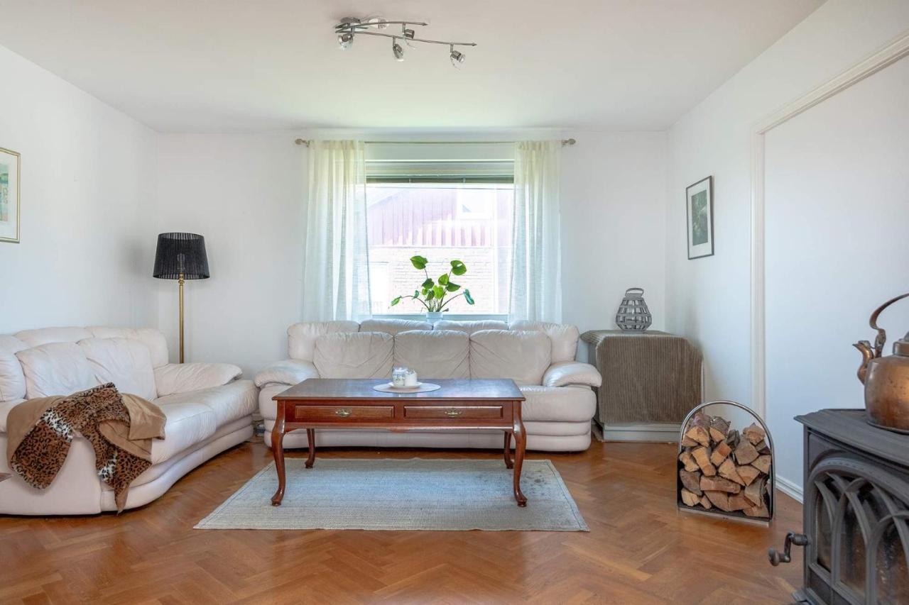 White & Bright Room In A Shared Apartment Gotenburg Buitenkant foto
